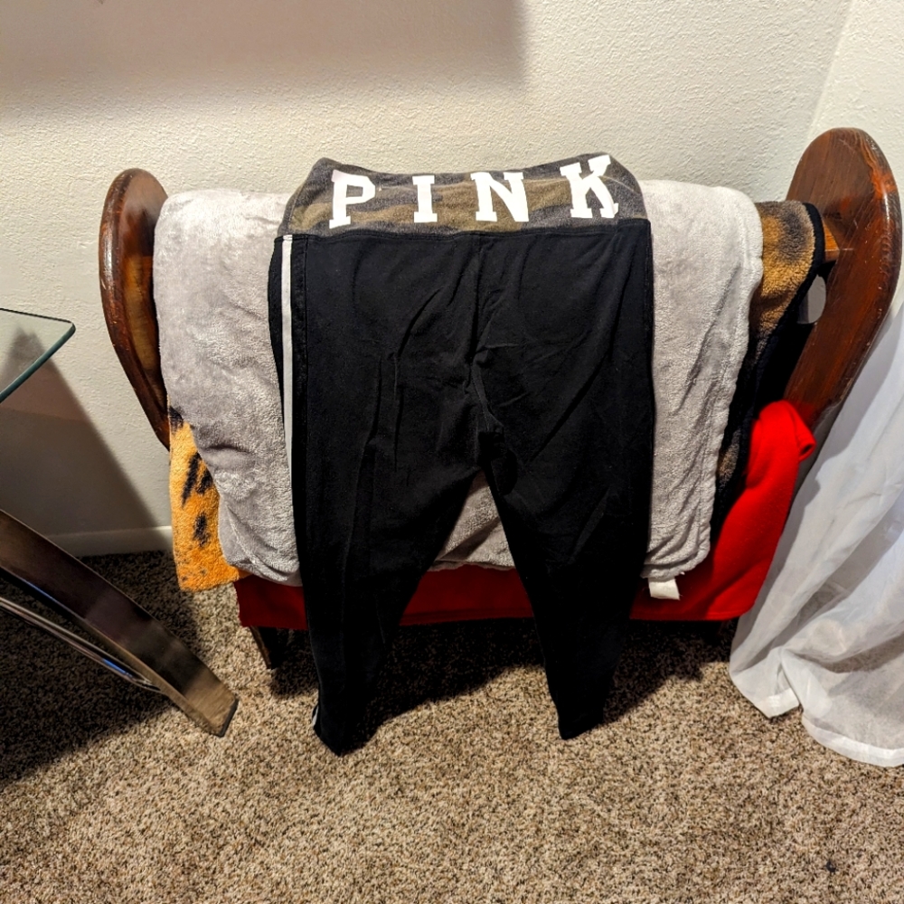 VS Pink Yoga
